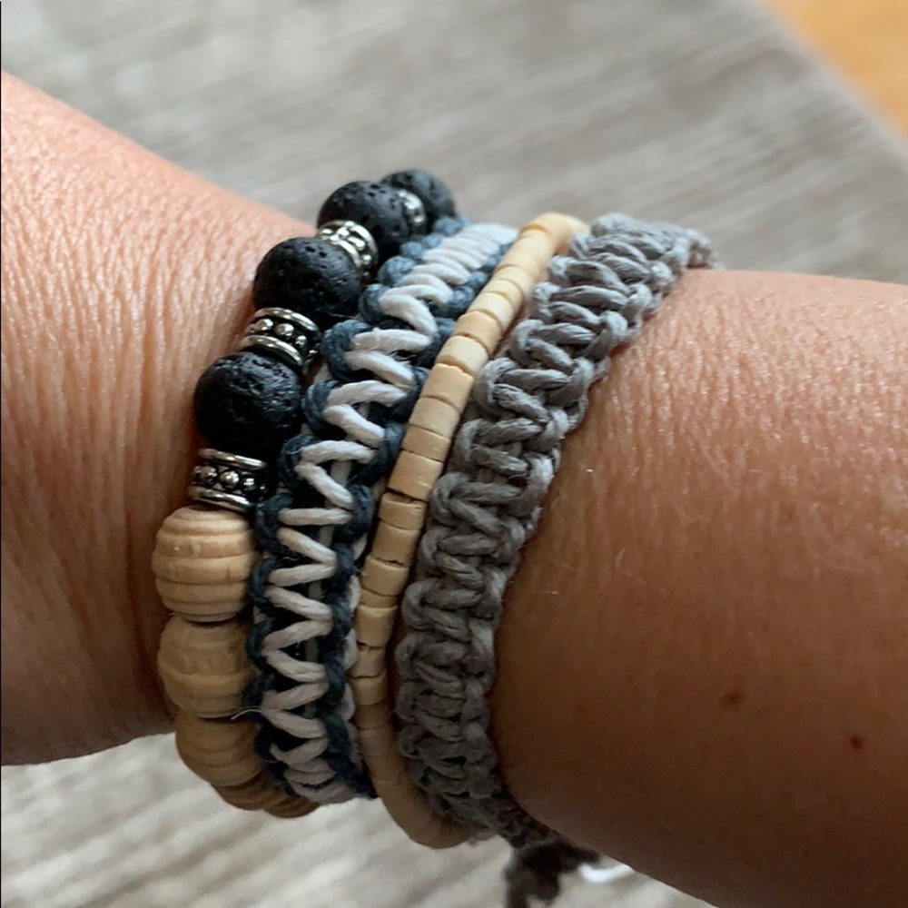 Set of 4 Fashion Bracelets